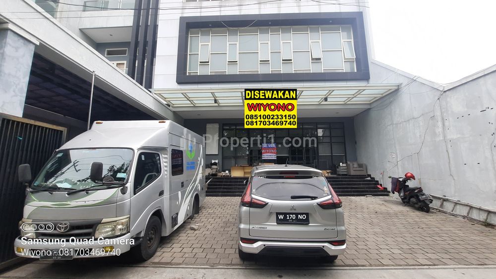 Disewakan Rumah untuk Tempat Usaha di Dharmahusada Surabaya - Sebelah Depot Bu Rudy, Depan Superindo Dharmahusada