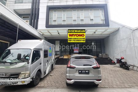 Disewakan Rumah untuk Tempat Usaha di Dharmahusada Surabaya - Sebelah Depot Bu Rudy, Depan Superindo Dharmahusada