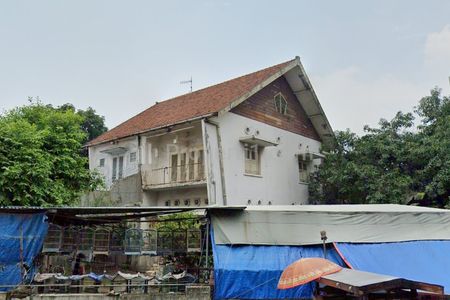 Jual Rumah Tua di Jalan Empu Tantular Kawasan Darmo Surabaya