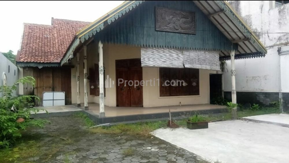 Rumah Disewakan di Umbulharjo Yogyakarta - Tanah dan Bangunan Luas - dekat Keraton, XT Square, Terminal Giwangan - Strategis Pinggir Jalan