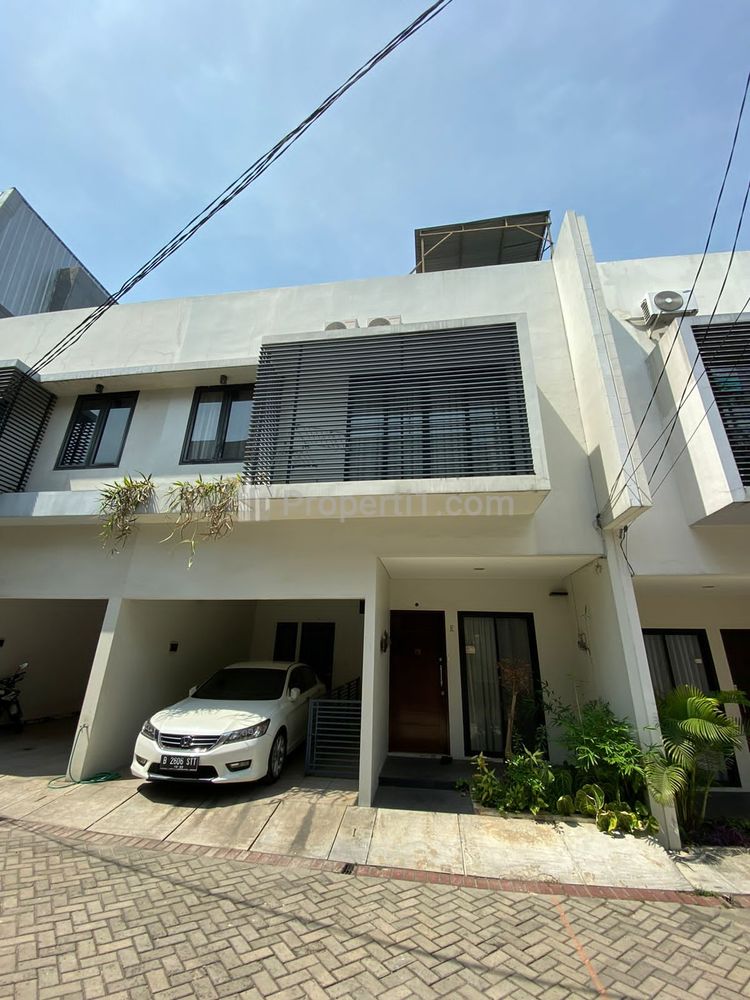 Disewakan Rumah 3 BR di Jalan Menteng Wadas, Setiabudi, Jakarta Selatan