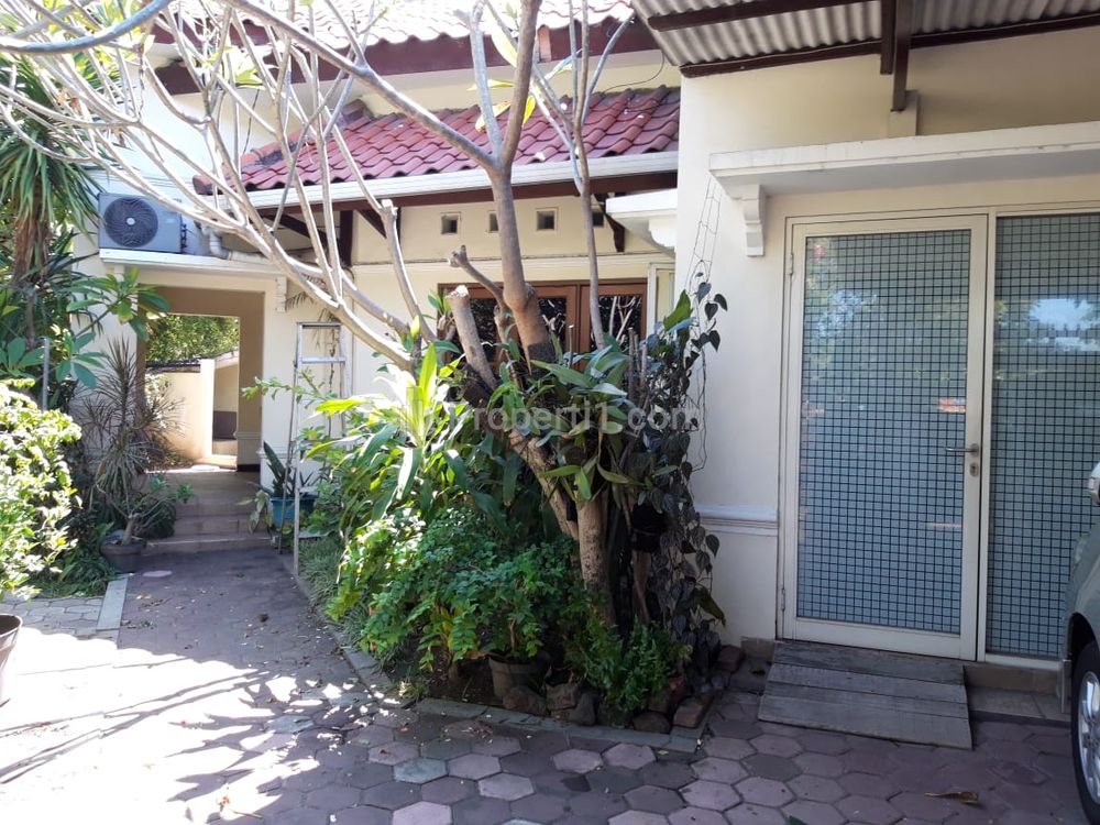 Jual Rumah Mewah Strategis di Jalan Raya Merr Kota Surabaya