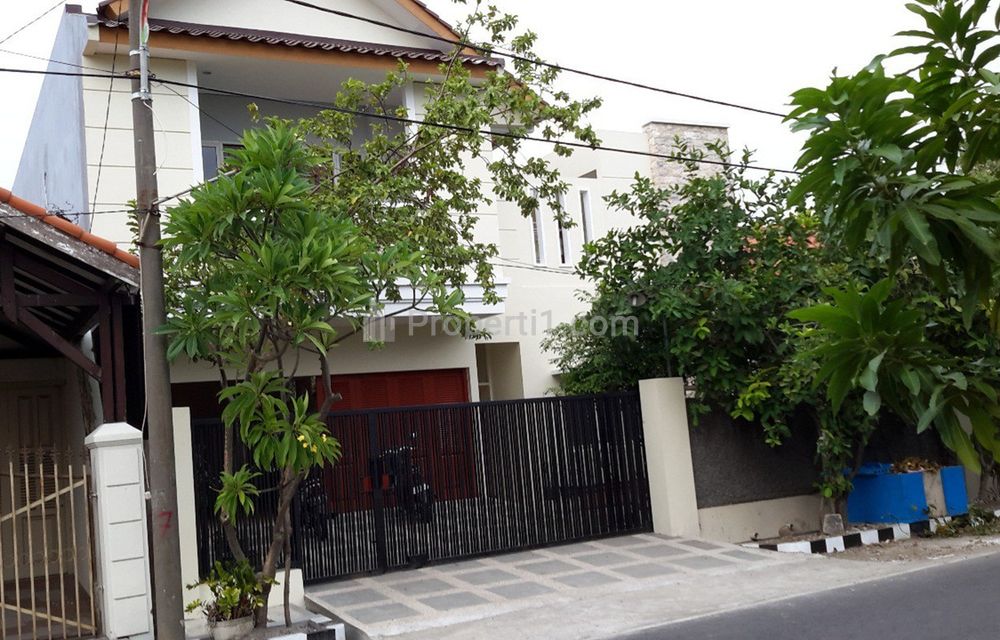 Jual Rumah Mewah Strategis di Jalan Raya Merr Kota Surabaya