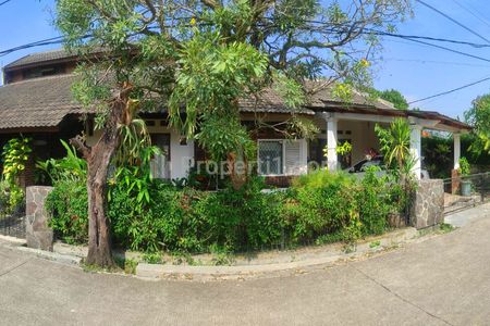 Dijual Rumah Gaya American Classic Asri dan Sejuk di Riung Bandung