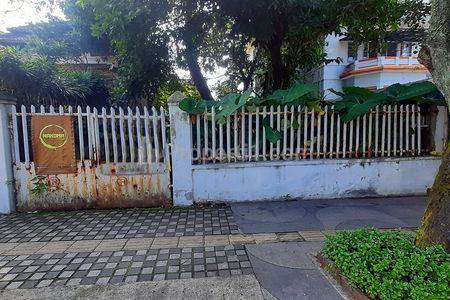 Juual Rumah Hitung Tanah di Jalan Riau Bandung