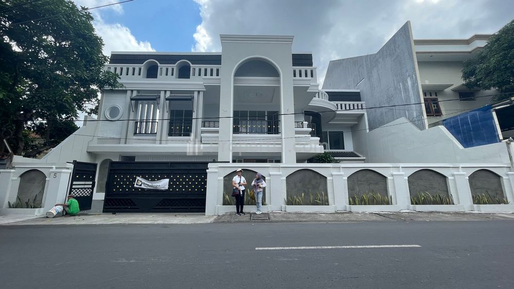 Jual Cepat Rumah Mewah Semi Furnished di Jalan Gatot Subroto Tengah Denpasar Bali