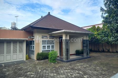 Jual Rumah Mewah Furnished Posisi Hook di Jalan Kawi Candisari Semarang