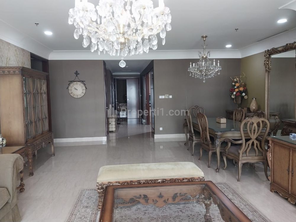 Disewakan Apartemen Pakubuwono Residence Tower Basswood - 3+1 BR Full Furnished
