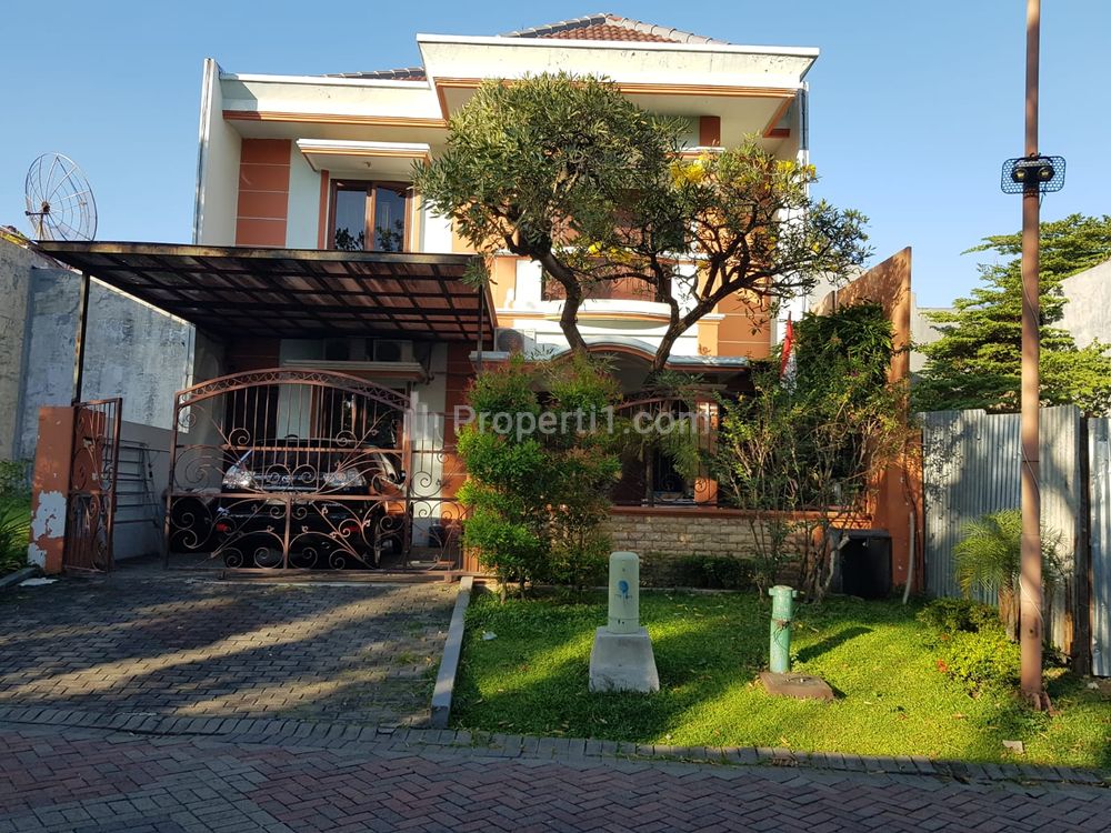 Jual Rumah Mewah di Perumahan Graha Family, Wiyung, Surabaya
