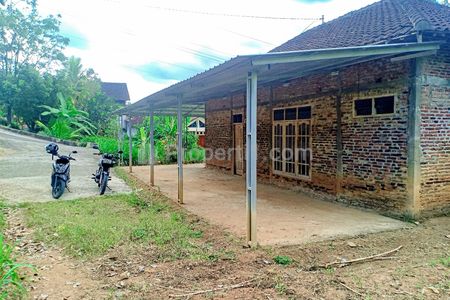 Dijual Rumah Siap Huni di Kerjo Karanganyar Solo - Luas Tanah 805m², Luas Bangunan 154m² 