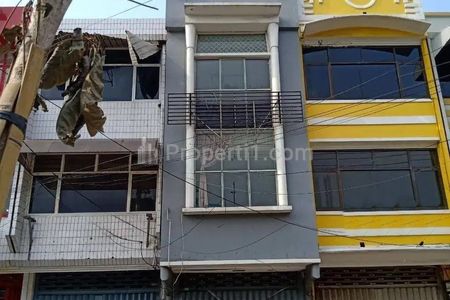 Sewa Ruko Kosong 3 Lantai di Jalan Raya Dharmahusada Surabaya