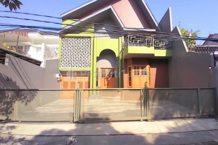 Jual Rumah Siap Huni di Lebak Lestari, Lebak Bulus, Jakarta Selatan - Luas Tanah 300 m2