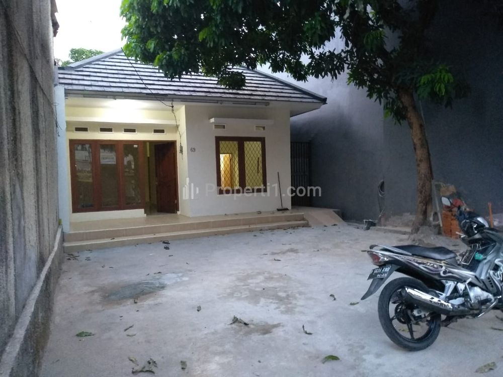 Tampak depan, rumah memanjang