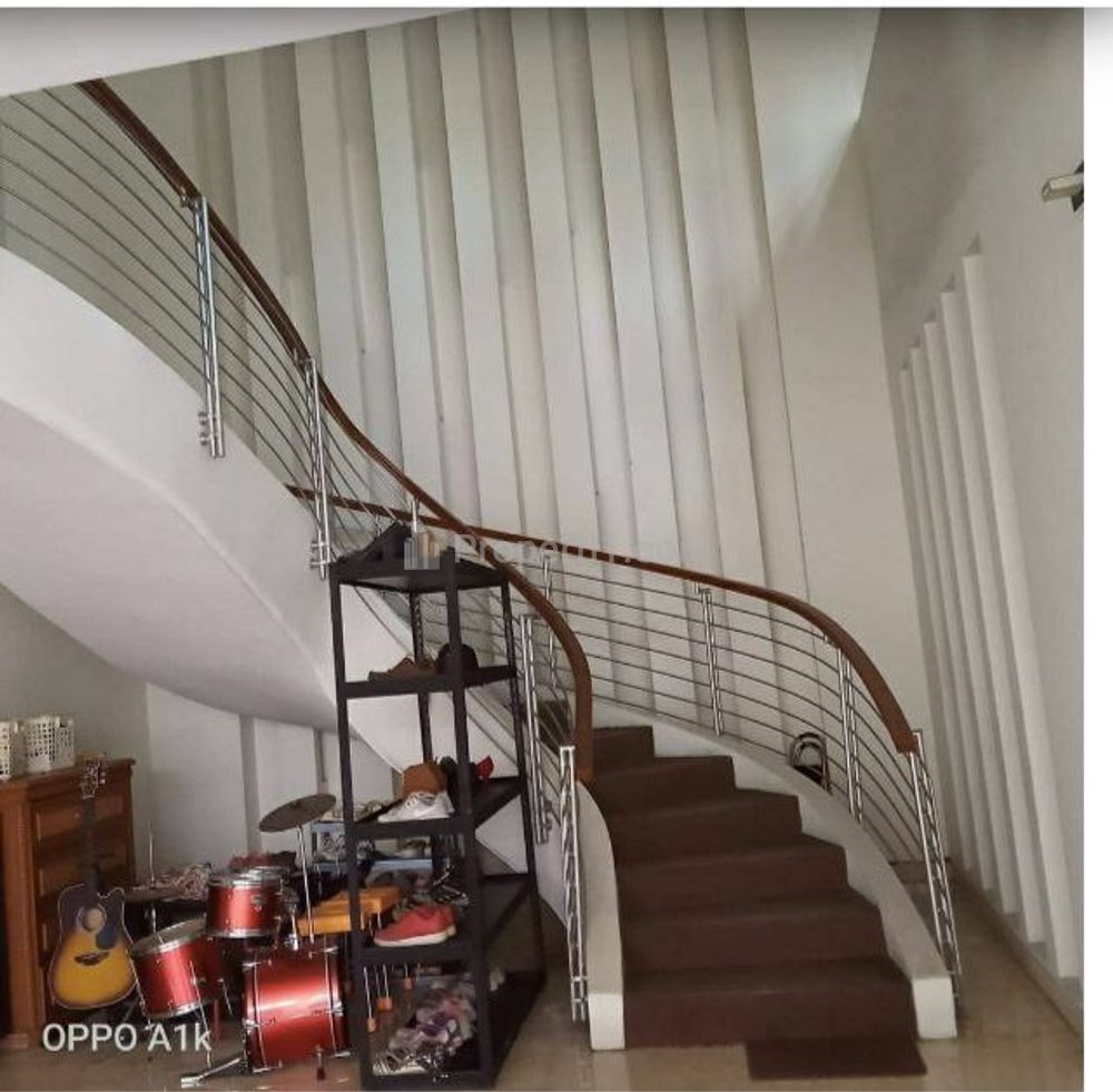 Jual Rumah Mewah Full Furnished dengan Kolam Renang di Kelapa Dua Wetan, Ciracas, Jakarta Timur