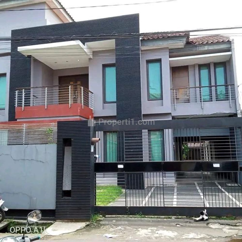 Jual Rumah Mewah Full Furnished dengan Kolam Renang di Kelapa Dua Wetan, Ciracas, Jakarta Timur