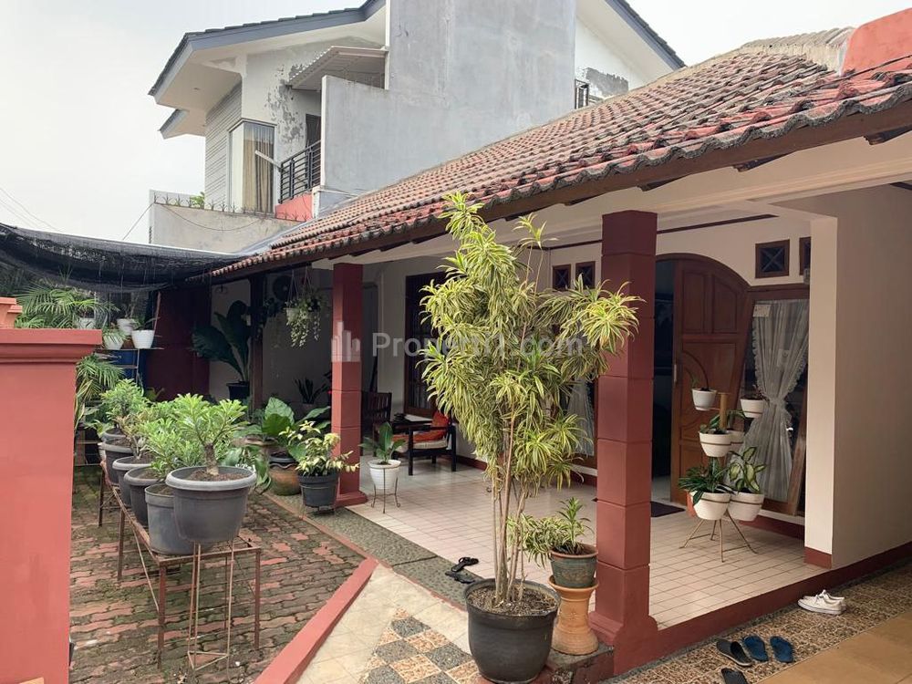 Jual Rumah Luas di Lokasi Strategis, Aman dan Nyaman di Pamulang Tangerang Selatan - 5 Kamar Tidur