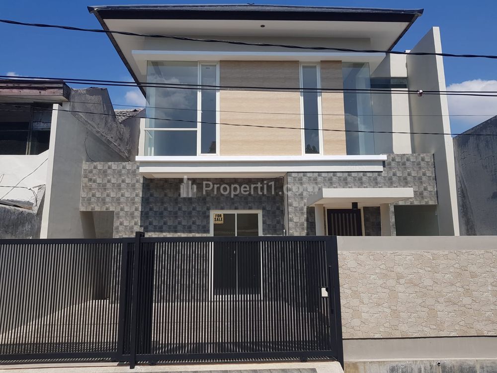 Jual Rumah Baru 2 Lantai di Griya Babatan Mukti Kota Surabaya - 4+1 Kamar Tidur, Hadap Utara