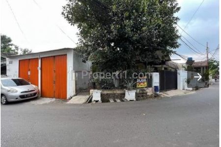 Tampak Depan Pinggir Jalan 