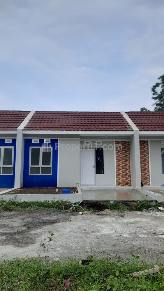 Contoh foto tampak depan perumahan