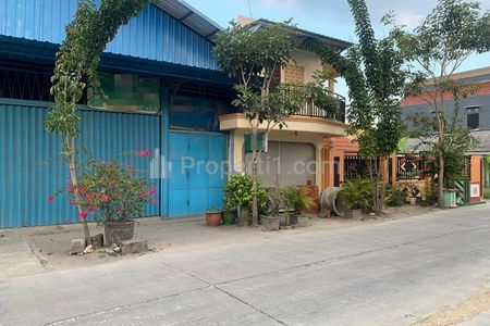 Jual Rumah dan Gudang di Desa Sambiroto, Kapas, Kabupaten Bojonegoro