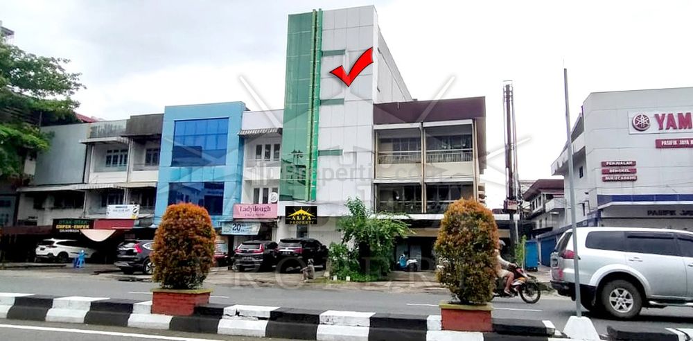 Alfa Property - Disewakan Ruko 4.5 Lantait di Jl. Gajah Mada Pontianak - LT 285 m2 | LB 940 m2