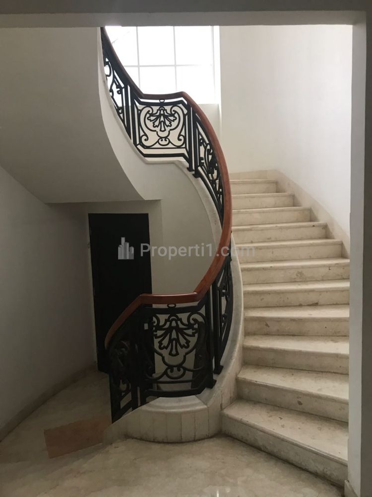 Jual Rumah Mewah 3 Lantai dalam Cluster Elit di Cipete Jakarta Selatan - 3+1 Kamar Tidur