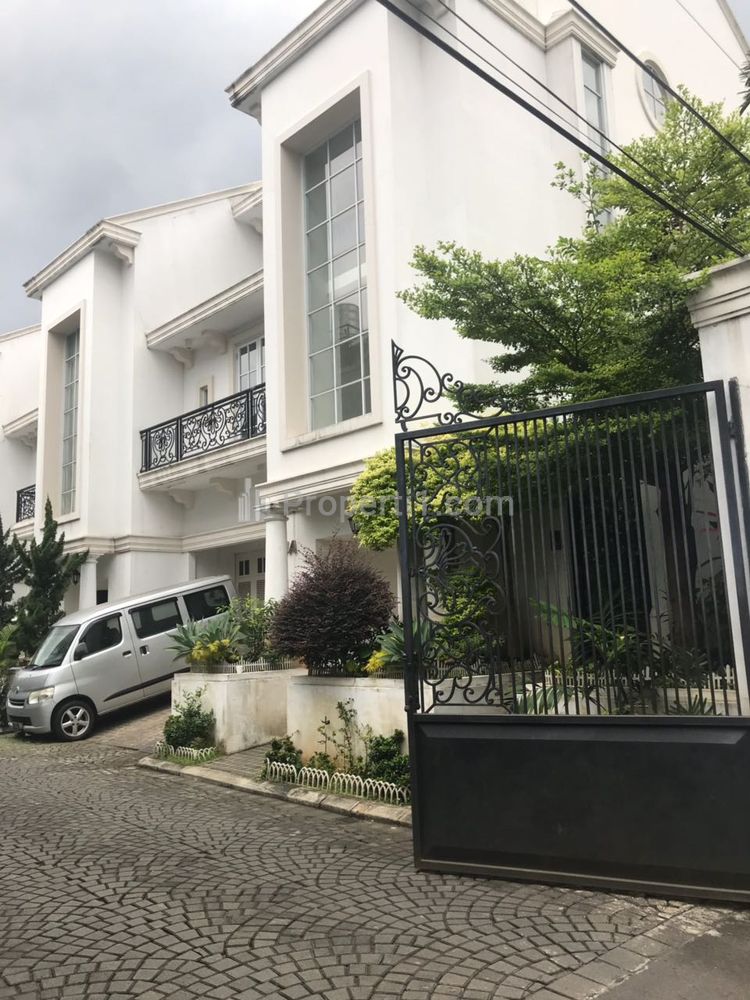 Jual Rumah Mewah 3 Lantai dalam Cluster Elit di Cipete Jakarta Selatan - 3+1 Kamar Tidur