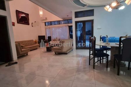 Jual Rumah 2 Lantai di Perumahan Villa Gading Indah Kelapa Gading Jakarta Utara - 3+1 Kamar Tidur