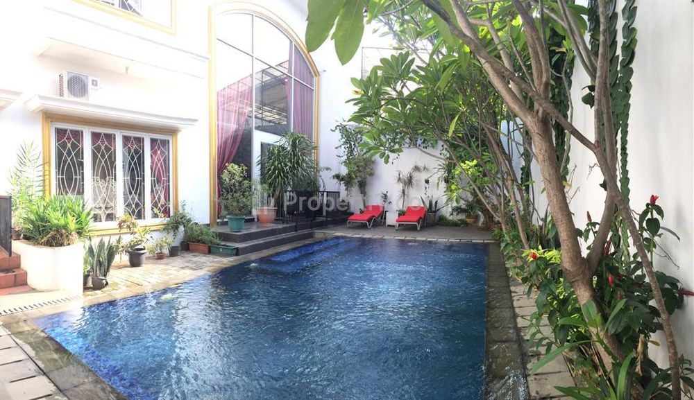 Jual Rumah Cozy + Kolam Renang Boulevard Raffles Hills Cibubur