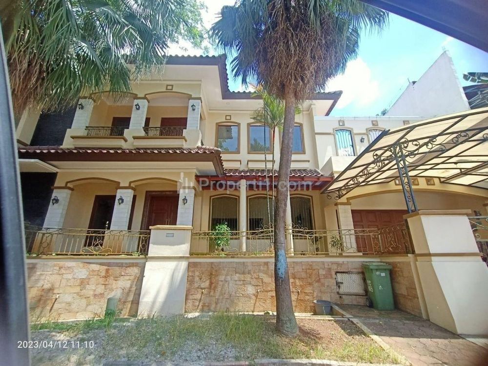 Jual Rumah Cozy American Classic dalam Cluster Raffles Hills Cibubur