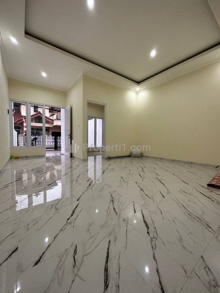 Jual Rumah 2 Lantai Model Scandinavian dalam Kompleks di Kayu Putih Pulo Gadung Jakarta Timur