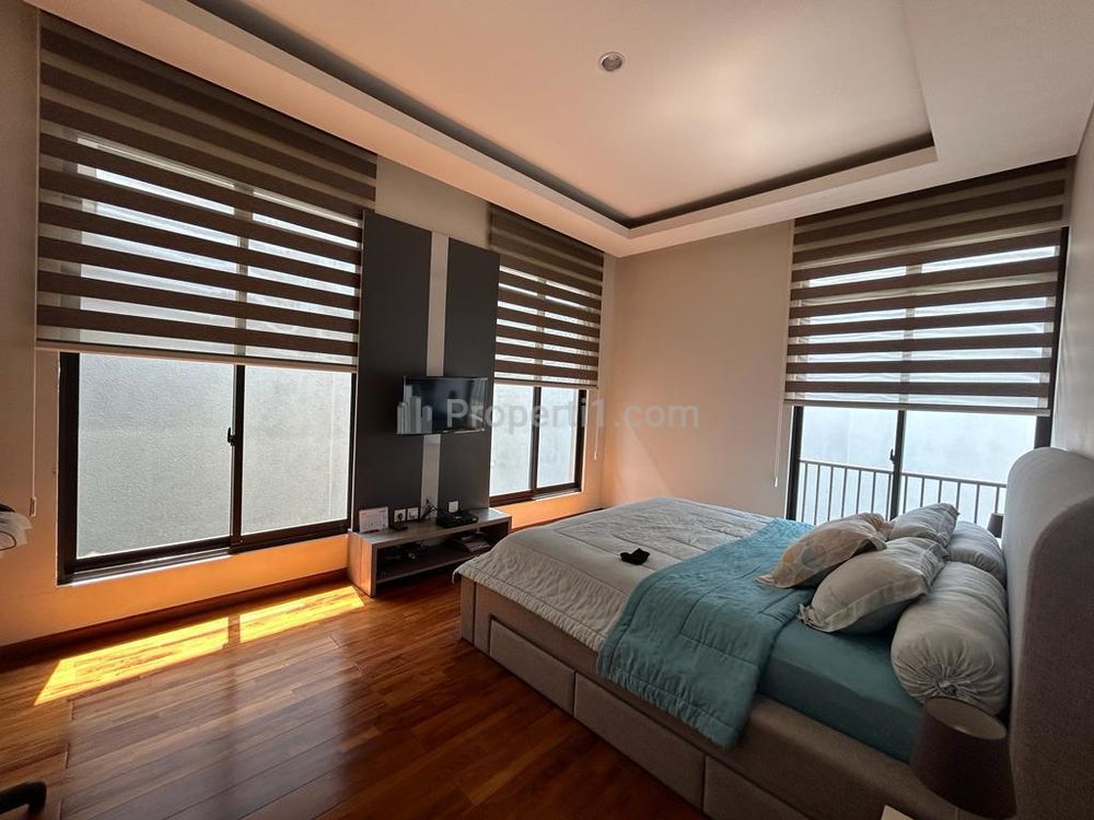 Jual Rumah di Perumahan Serenia Hills Jakarta Selatan - Type 4BR Semi Furnished Private Pool