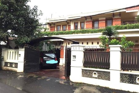 Jual Rumah 2 Lantai Mewah Siap Huni di Kemang Jalarta Selatan - 4 Kamar Tidur, Hadap Timur