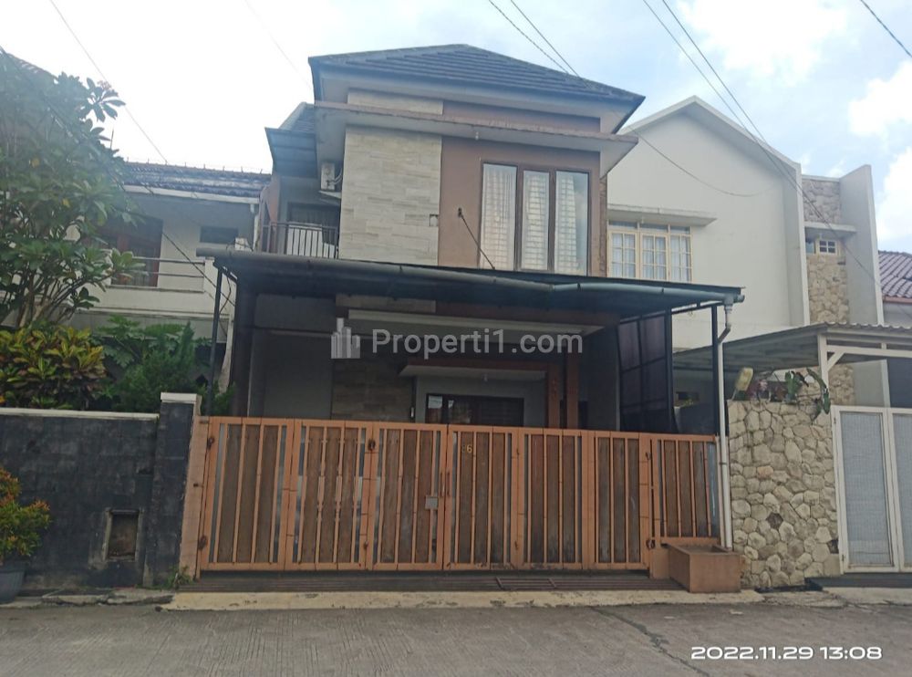 Dijual Rumah 2 Lantai di Antapani Bandung - 4 Kamar Tidur