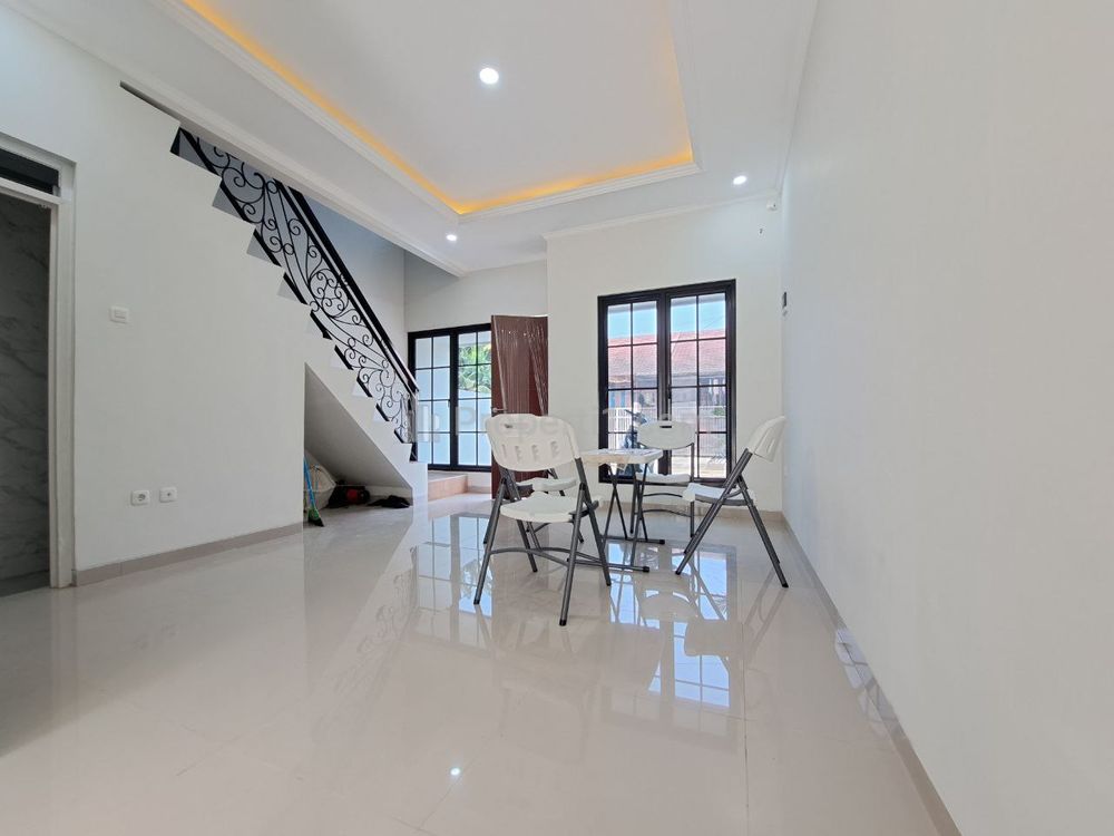 Dijual Rumah 2 Lantai Classic Modern di Jatimekar Bekasi, dekat Tol Jatiwarna