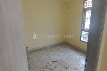 Jual Rumah Tua Siap Huni di Perumahan Green Garden Jakarta Barat