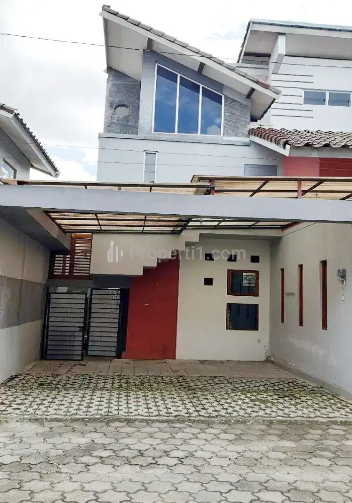 Sewa Rumah 2 Lantai Full Furnished di Sleman Yogyakarta dekat Sleman City Mall, Monjali, Kampus UGM, Kampus UII, RS JIH Yogyakarta