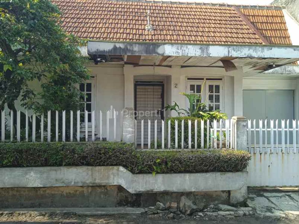 Jual Rumah 2 Lantai Lokasi Strategis di Daerah Pasteur, BTC Mall, dekat Husein Sastranegara Airport, dekat Jalan Tol Bandung Jawa Barat