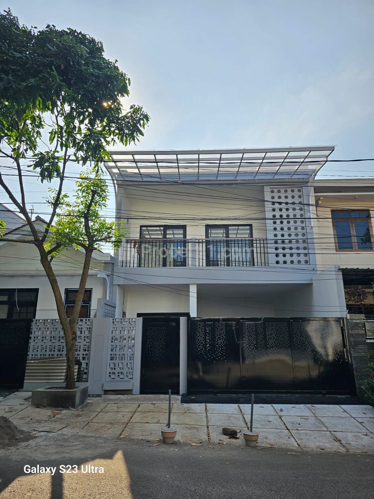 Disewakan Rumah 2 Lantai Mewah Bangunan Baru di Sarimadu (Sarijadi) Bandung