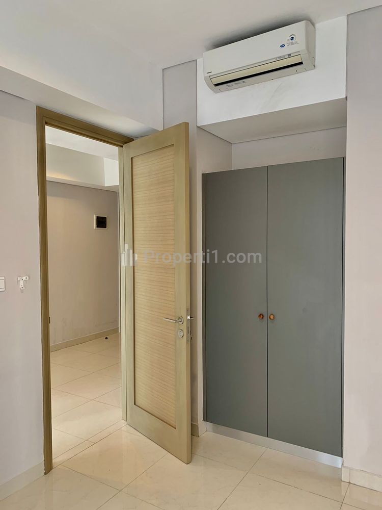 Jual Apartemen Taman Anggrek Residences - 1 BR Semi Furnished