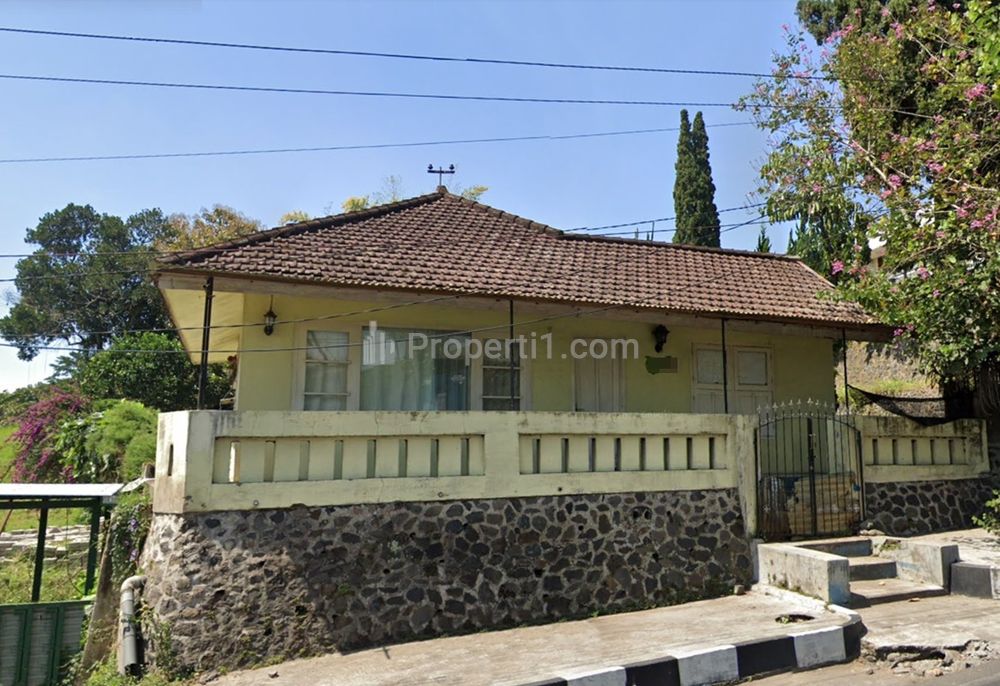 Jual Rumah Tua Strategis di Jalan Raya Brantas Kota Batu - Luas Tanah 897 m2