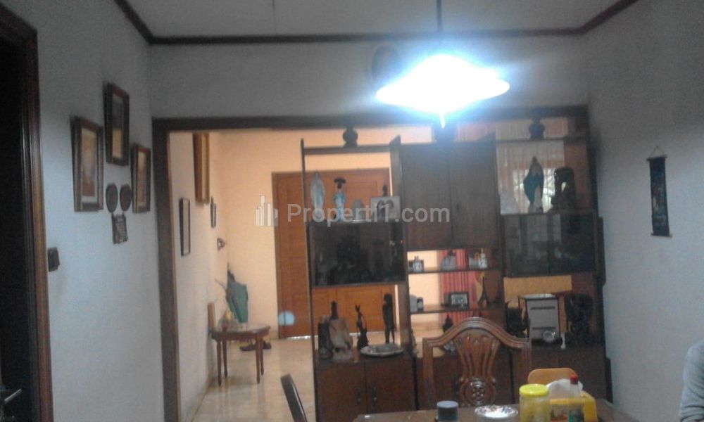 Dijual Rumah Kost 2 Lantai (Rumah Lama) di Gandaria Kebayoran Baru Jakarta Selatan