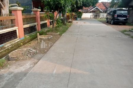 Jalan depan rumah