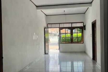 Dijual Cepat Rumah 2 Lantai Cocok untuk Tempat Tinggal / Kost-Kostan di Cideng Jakarta Pusat