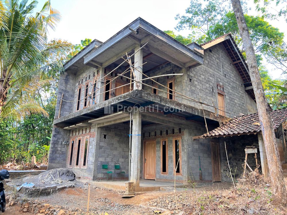 Dijual Rumah 2 Lantai Siap Huni di Barat Pasar Karangpandan Karanganyar Jawa Tengah