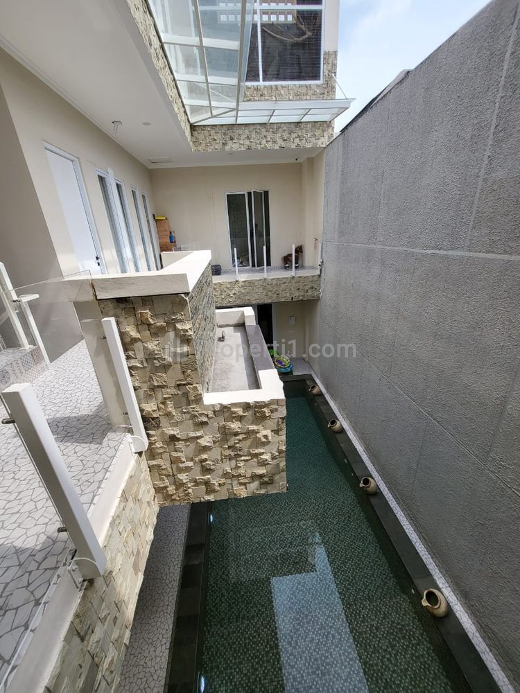 Dijual Rumah Exclusive Full Furnished Tampak 2 Muka Kawasan Cibubur- Jakarta Timur