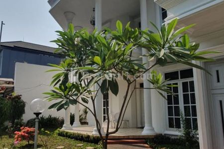 Disewa Rumah Full Furnished 4BR di Jalan Karang Asem Mega Kuningan Jakarta Selatan - Swimming Pool, Fully Furnished, Limited House