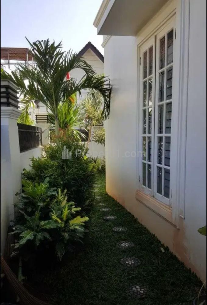 Dijual Rumah Hook 2 Lantai di Jatinegara Jakarta Timur