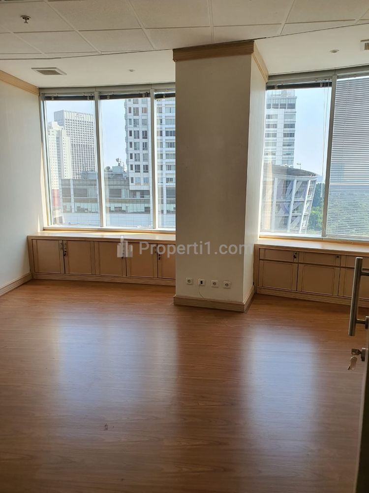 Sewa Office Space Menara Sudirman SCBD Jakarta Selatan - Luas 218 m2