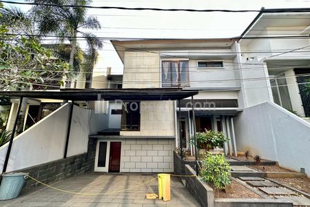 Dijual Cepat Rumah 2 Lantai 5 Kamar dalam Townhouse di Lebak Bulus Jakarta Selatan
